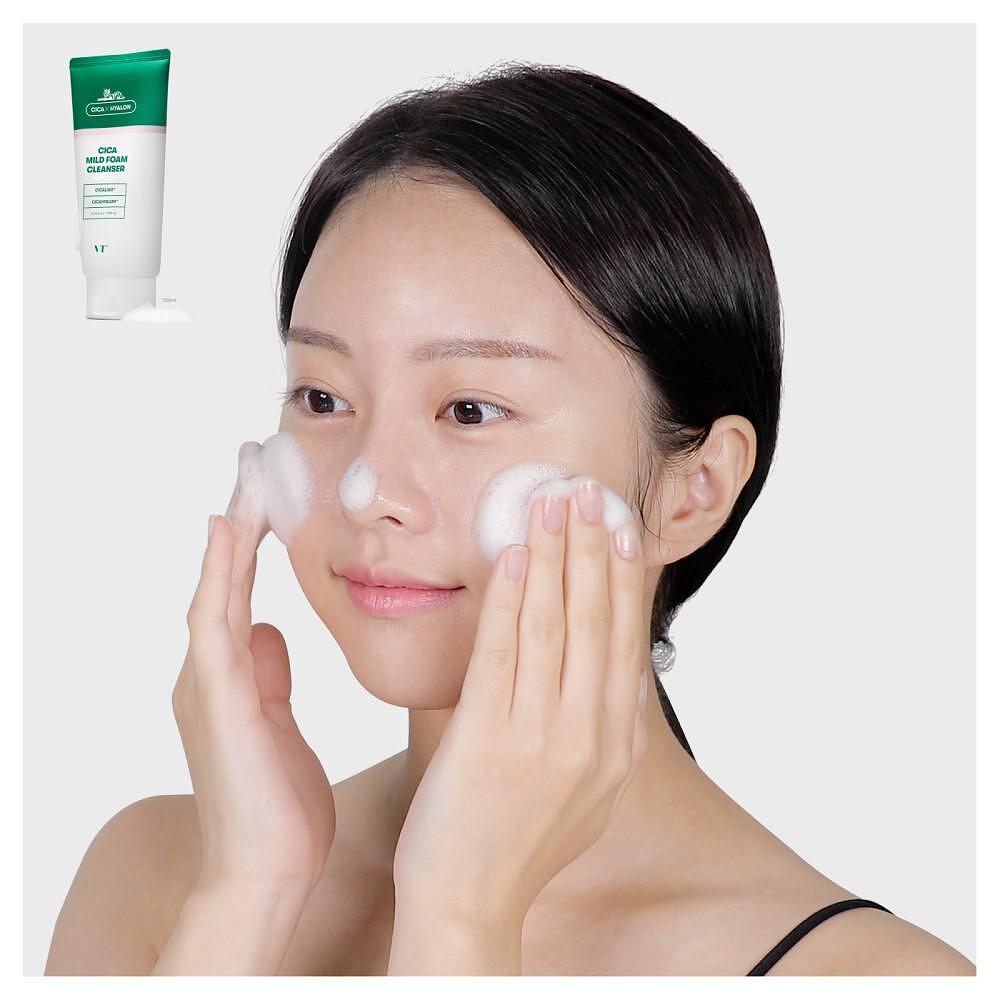 Почистваща пяна за лице с екстракт от центела азиатика VT Cosmetics - Cica Mild Foam CleanserКорейска Козметика | LovelyMe